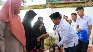 Photo of Wakil Bupati Berkunjung ke Pondok Pesantren NU Al Qomariyah Bagikan Sembako dan Resmikan Masjid Hj Fatmah Railis