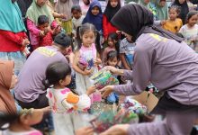Photo of Mahasiswa STIK – PTIK Angkatan 83 Lemdiklat Polri Adakan Bakti sosial Bagikan Daging Meugang kepada Masyarakat Terdampak Bencana