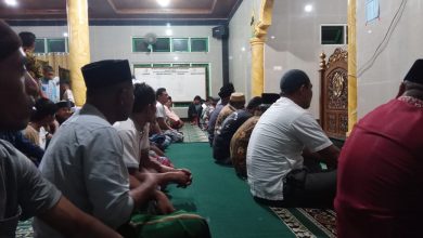 Photo of Malam Pertama Ramadhan 1447 H, Jamaah Padati Masjid Al Muttaqin Silang Empat Cubadak Barat ‎