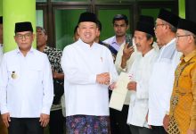 Photo of Serahkan 13 Sertipikat di Banten, Menteri ATR/Kepala BPN Ajak Organisasi Keagamaan “Keroyok” Percepatan Sertipikasi Tanah Wakaf