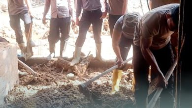 Photo of Walau Dalam Keadaan Puasa, Polisi Subsektor Rusip Antara Polres Aceh Tengah Bersama Brimob BKO Adakan Gorong Royong