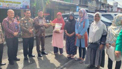 Photo of Pemkab Pasaman Gelar Operasi Pasar, Warga Lubuk Sikaping Antusias Serbu Lokasi