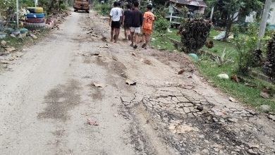 Photo of Warga Timbang Deli Resah, Jalan Aspal Hotmix Mereka Hancur Dilindas Puluhan Dum Truk Tambang Liar