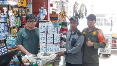 Photo of Toko Youngtel Beri Bantuan 50 Buah Bola Lampu kepada Pemerintah Kecamatan Galang