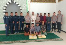 Photo of Kabidhumas Polda Aceh Anjangsana ke Dayah Mini Alue Naga, Sembari Membagikan Kurma