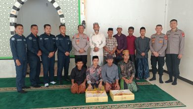Photo of Kabidhumas Polda Aceh Anjangsana ke Dayah Mini Alue Naga, Sembari Membagikan Kurma