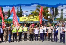 Photo of Pastikan Mudik Aman dan Nyaman, Bupati Karo Pantau Pos Terpadu Idul Fitri