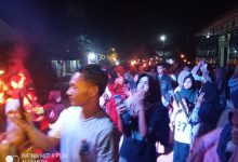 Photo of ‎Malam Takbiran di Silang Empat Cubadak Barat Berlangsung Meriah dengan Pawai Ratusan Obor Bambu