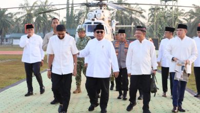 Photo of Presiden Prabowo Subianto Shalat Idul Fitri di Aceh Tamiang, Gubernur dan Wagub Tampil Harmonis Sambut Kunjungan