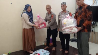 Photo of Kapolda Aceh Beri Bantuan Bayi yang Ditelantarkan Orang Tuanya di Mesjid Leupe Lamno