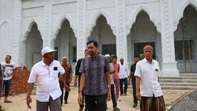 Photo of Ketika Mualem Membangun Masjid di Kampung Halaman di Aceh Utara