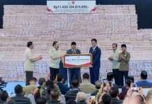 Photo of Wamen Ossy Saksikan Penyerahan Denda Administratif Rp11,4 Triliun oleh Satgas PKH sebagai Wujud Penyelamatan Kekayaan Negara