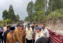 Photo of Wagub Aceh Dampingi Mendagri Tinjau Infrastruktur Rusak di Bener Meriah dan Aceh Tengah, Sembari Menyerahkan Bantuan Korban Bencana