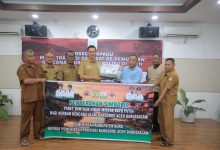 Photo of Pemerintah Kabupaten Pulau Buru Kirim 2.000 Botol Minyak Kayu Putih untuk Korban Bencana Aceh