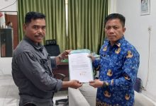 Photo of Kepala UPTD Wilayah I Stabat Apresiasi Pemilik Lahan Kembalikan Kawasan Hutan Lindung Kepada Pemerintah
