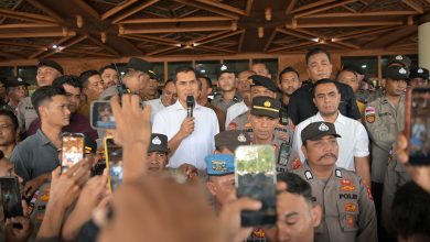 Photo of Sekda Aceh Temui Pendemo, Tegaskan Pergub JKA Tidak Mengurangi Hak Warga Kurang Mampu untuk Berobat