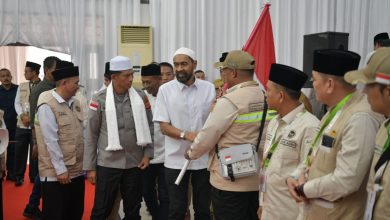 Photo of Mualem Lepas Kloter Perdana Calon Jemaah Haji Aceh, Ingatkan Bersihkan Hati dan Jaga Kesehatan