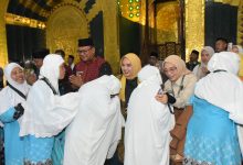 Photo of Pemkab Deli Serdang Lepas Calon Jemaah Kloter 15 Menuju Asrama Haji Medan