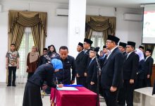 Photo of Bupati Deli Serdang Lantik 29 Pejabat dan Kepala Sekolah, Tekankan Evaluasi Kinerja dan Integritas
