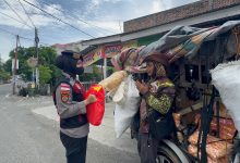 Photo of Ditsamapta Polda Aceh Gelar Gerakan Bersedekah dalam Program Jum’at Berkah