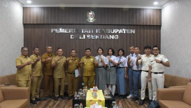 Photo of Wakil Bupati Lom Lom Suwondo Terima Audensi 4 Siswa Terbaik Deli Serdang yang Ikuti Paskibraka 2026