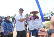 Photo of Tanam Cabai di Sunggal, Bupati Tindaklanjuti Keluhan Petani Soal Irigasi