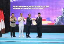 Photo of Serahkan Sertipikat Hak Pakai untuk Lemhannas RI, Menteri Nusron: Perkuat Kepastian Hukum Aset Negara