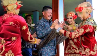 Photo of Bupati Welly Suhery Manortor di Duo Koto, Tegaskan Komitmen Menjaga Adat dan Membangun Generasi Berkarakter