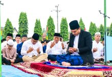 Photo of Bupati Deli Serdang Sholat Ied di Tanjung Morawa sekalian Resmikan RPH dan Tinjau Kurban Presiden