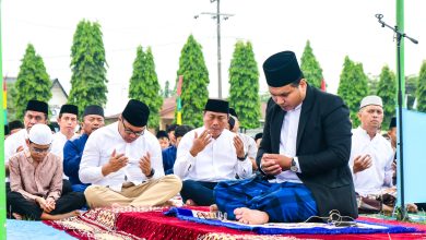 Photo of Bupati Deli Serdang Sholat Ied di Tanjung Morawa sekalian Resmikan RPH dan Tinjau Kurban Presiden