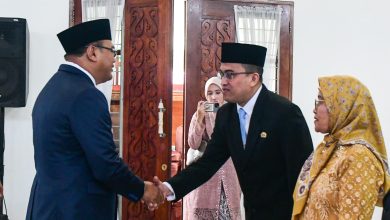 Photo of Bupati Lantik Dua Kepala Dinas Definitif Bersama 18 Pejabat Lainnya