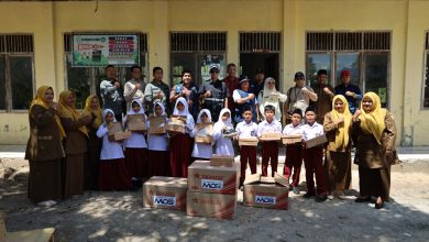 Photo of Semangat Belajar yang Tak Pernah Roboh, Anak-anak SDN 10 Linge Pasca Banjir Bandang Belajar dibawah Tenda