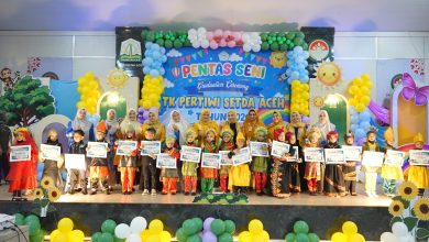 Photo of Hadiri Pelepasan Siswa TK Pertiwi, Mukarramah Soroti Kolaborasi Sekolah dan Keluarga Dalam Pendidikan Anak