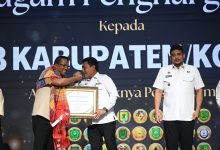 Photo of Pemkab Deli Serdang Raih Penghargaan Kemenkum RI atas Dukungan Posbankum Desa/Kelurahan