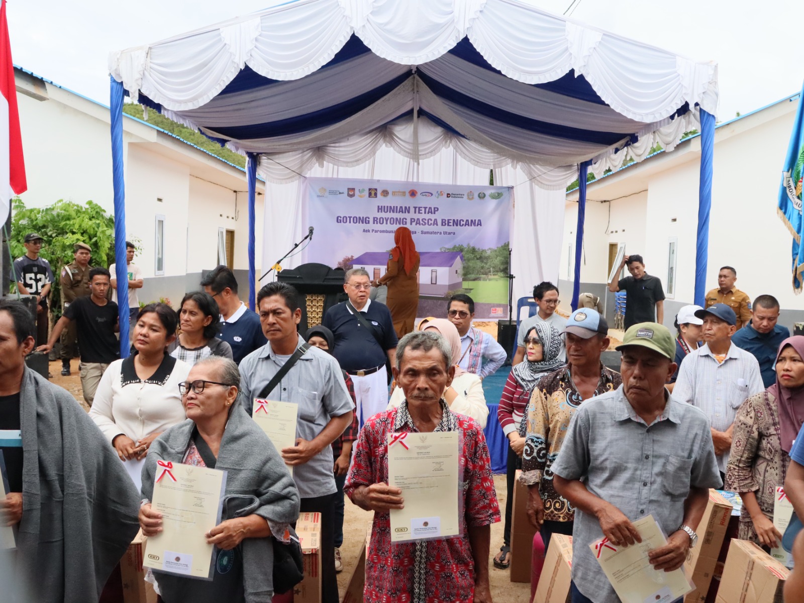 Serahkan Sertipikat Huntap