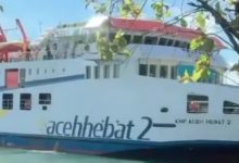 Photo of Kapal Aceh Hebat 2 yang Meledak Dipindahkan dari Dermaga ke Tempat Aman