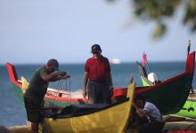 Photo of Mencari Nafkah Dikala Fajar Menyingsing, Rutinitas Warga Nelayan Gampong Lam Awe