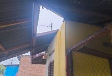 Photo of Rumah Lae Kita Simarmata Wartawan Media24jam.com Rusak Parah Dihantam Angin Puting