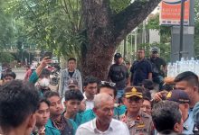 Photo of Mahasiswa Unimed Unjuk Rasa Di DPRD Sumut, Tuntut Turunkan Harga BBM dan Evaluasi Kabinet