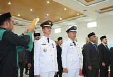 Photo of Wabup Lom Lom Suwondo Lantik 23 Pejabat Administrator dan Pengawas