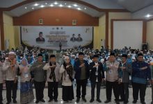 Photo of Lom Lom Suwondo Sambut Kepulangan Jemaah Haji Kloter 15