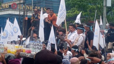 Photo of Massa LMP-MBG Berunjuk Rasa di Kantor Gubsu