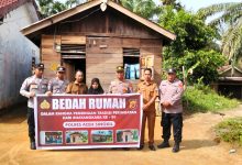 Photo of Dalam Rangka Hari Bhayangkara ke-80, Polres Aceh Singkil Gelar Bedah Rumah untuk Lansia di Singkohor