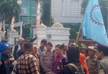 Photo of Massa KSPSI AGN Sumut Berunjuk Rasa ke Kantor Wali Kota