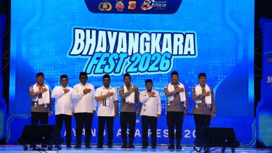 Photo of Meski Hujan, Ribuan Masyarakat Antusias Hadiri Opening Ceremony Bhayangkara Fest 2026