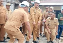 Photo of Bupati dan Wakil Bupati Deli Serdang Kunjungi Kutalimbaru, Resmikan RTLH hingga Letakkan Batu Pertama Rehabilitasi Sekolah