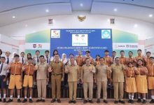 Photo of Bupati Karo Lepas 25 Siswa Lolos SMA Unggulan Nasional, Harus Berani Berdaya Saing