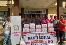 Photo of ‎Semangat HUT Bhayangkara ke-80, Polsek Dua Koto Salurkan Bantuan Sosial untuk Warga Kurang Mampu, Wujud Nyata Kepedulian Kapolsek dan Jajaran