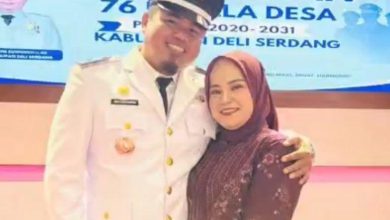 Photo of Warga Tadukan Raga Ucapkan Selamat kepada Dermawan, 1 dari 5 Kades yang Disematkan Bupati Deli Serdang Saat Melantik 76 Kepala Desa