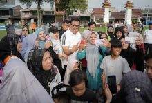 Photo of Jalan Kaki dari Rumah, Bupati dan Ketua TP PKK Hadir di Tengah Warga pada CFD Lubuk Pakam